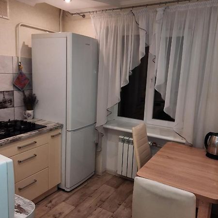Квартира Возле Вокзала Dniprodzerzhyns'k Ngoại thất bức ảnh